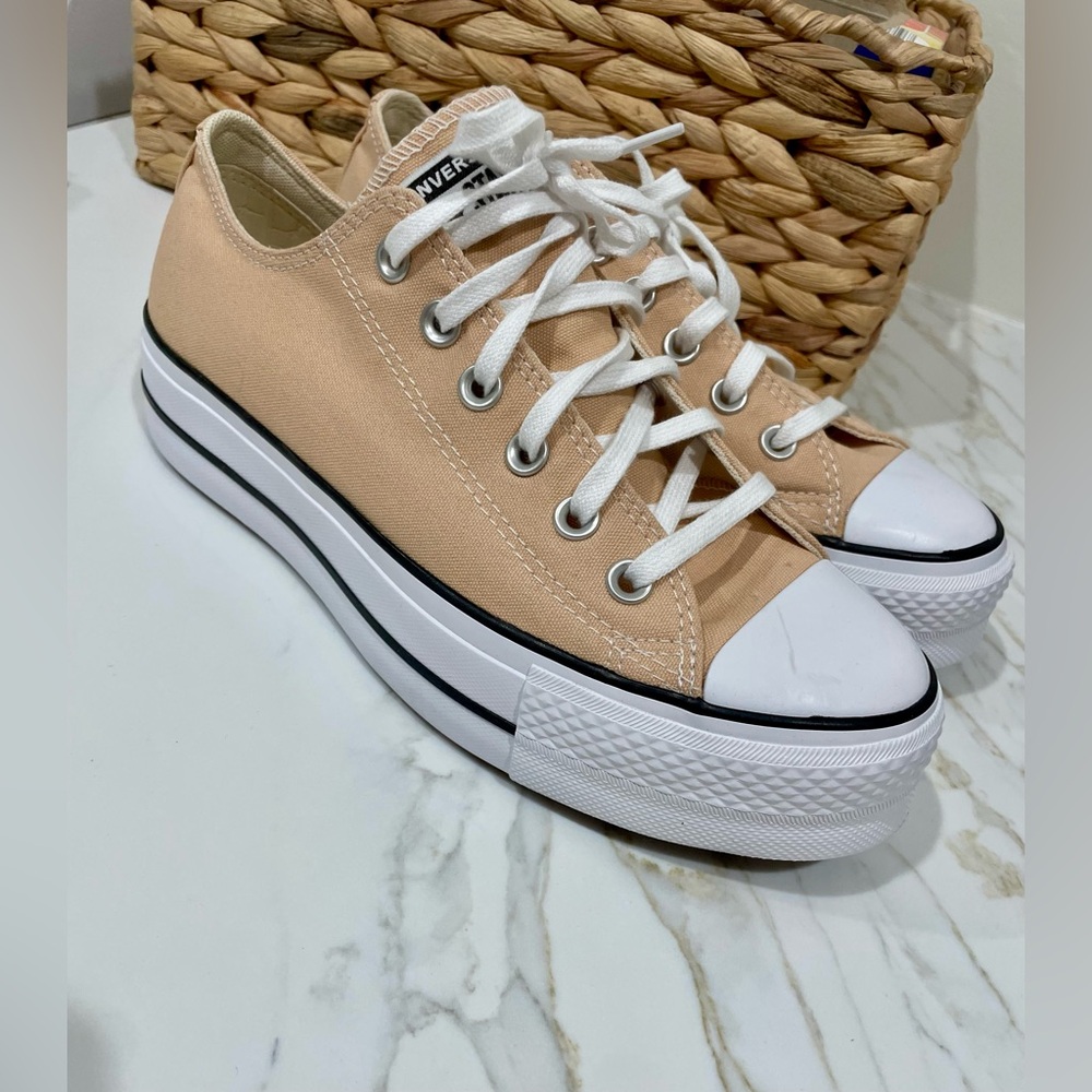 Brand new Platform Converse